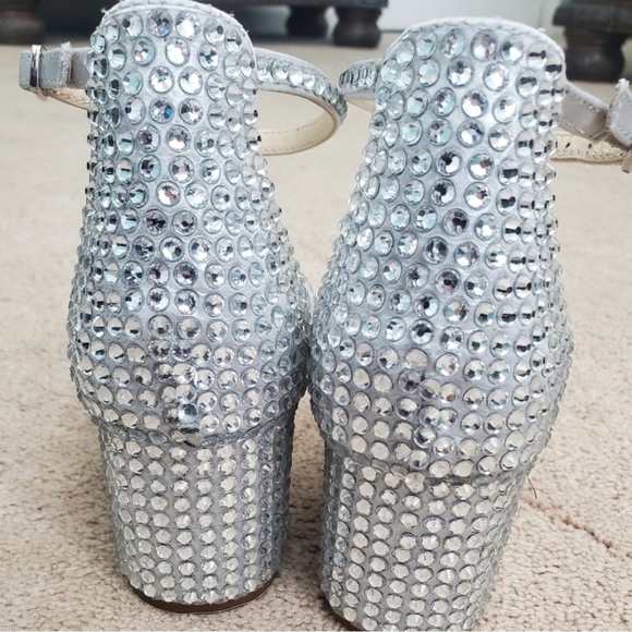 Womens shoes - Picture 2 of 3